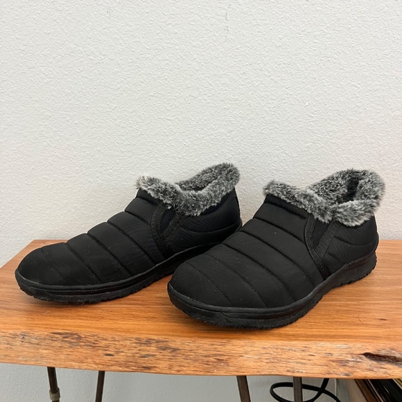 Minnetonka Women's Timpson Faux Fur Lined Slip On Bootie Water Resistant Size 8 - Picture 3 of 5